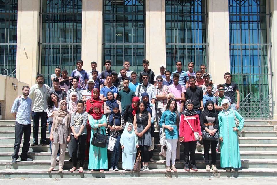 Groupe d’élèves participant à un cinéclub scolaire à Tanger